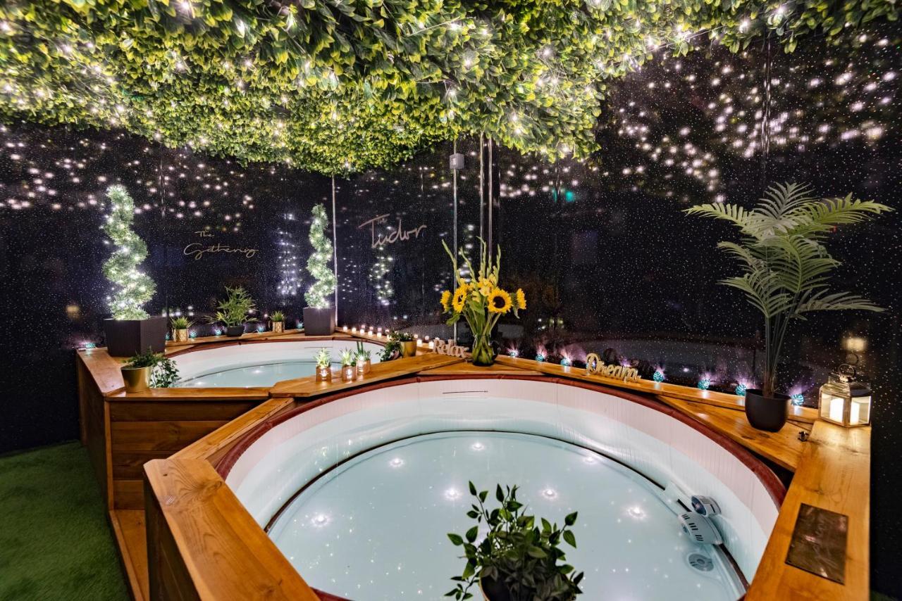 The Tudor Gathering - Events Groups - Up To 30 - Hot Tub Apartamento