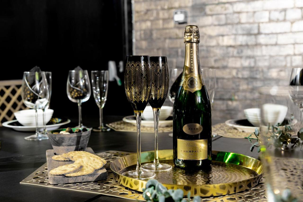 The Tudor Gathering - Events Groups - Up To 30 - Hot Tub Appartement Chester